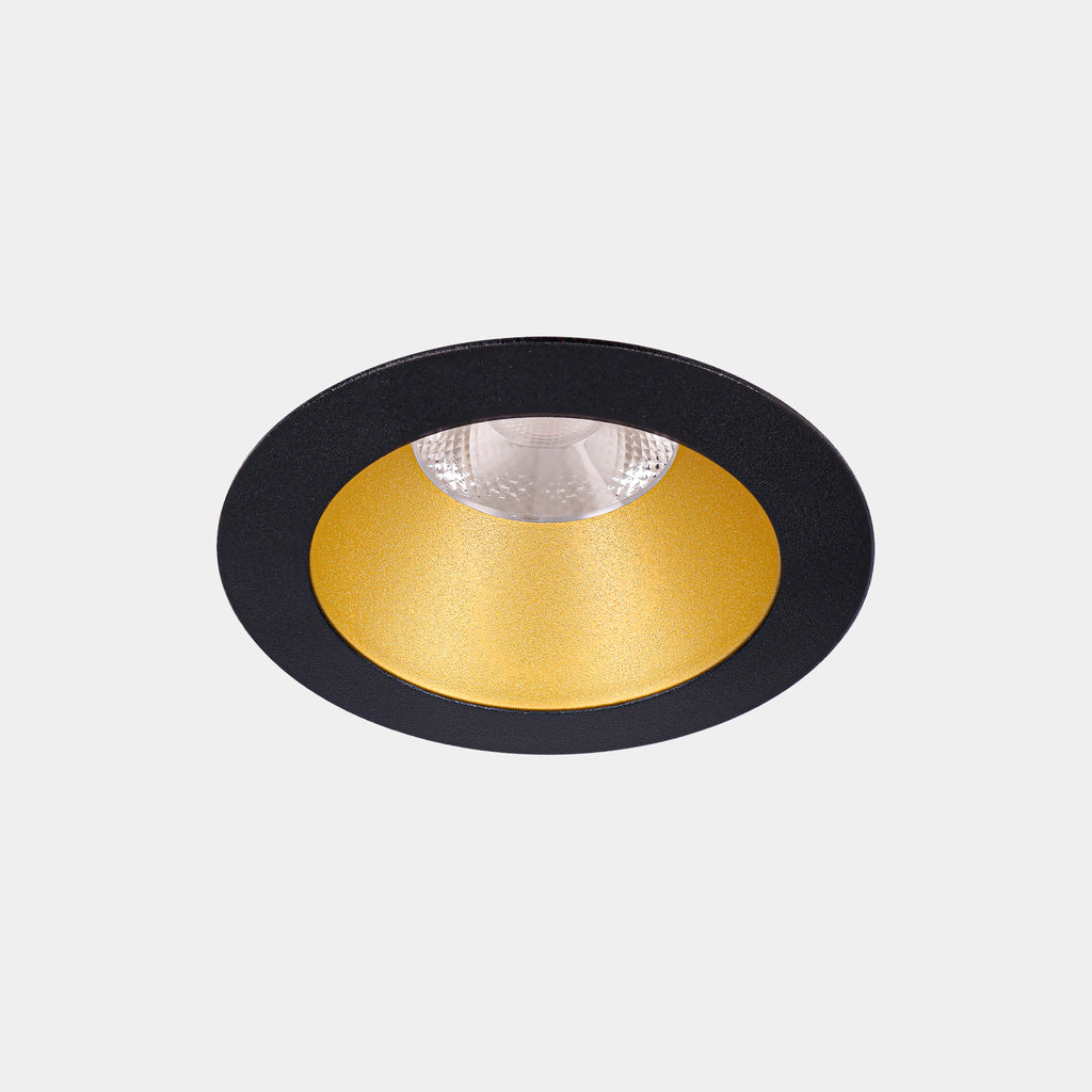 Downlight PLAY 6° 8.5W Blanc chaud - 3 000 K CRI 90 7.7º PHASE CUT Noir/Or IN IP20 / OUT IP54 537lm