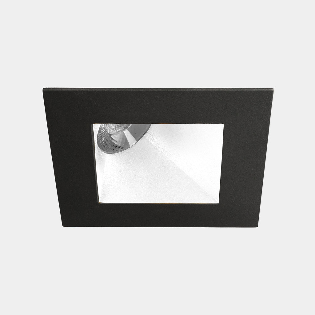 Downlight Play Deco Asymmetrical Square Fixed 6.4W Blanc chaud - 2 700 K CRI 90 48.4º ON-OFF Noir/Blanc IP54 544lm